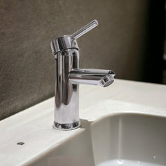 Rubinetto miscelatore moderno per lavabo