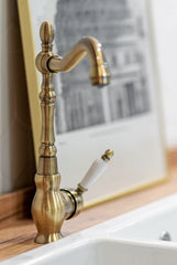 Rubinetto cucina monocomando bronzato con bocca a L girevole – aeratore e design elegante