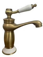 Robinet mitigeur de lavabo vintage en bronze avec détails en céramique