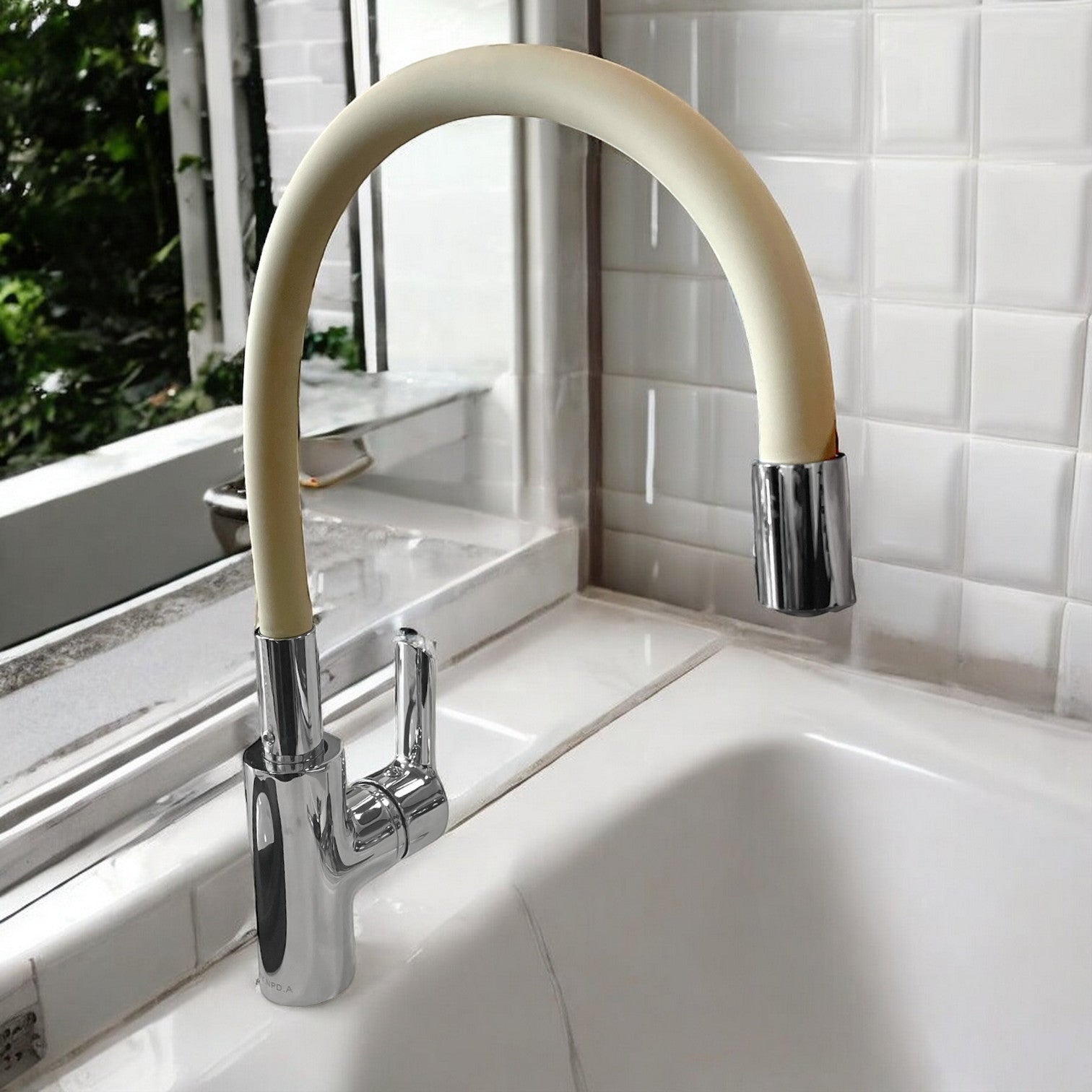 Mitigeur de cuisine avec bec flexible en caoutchouc beige/gris colombe