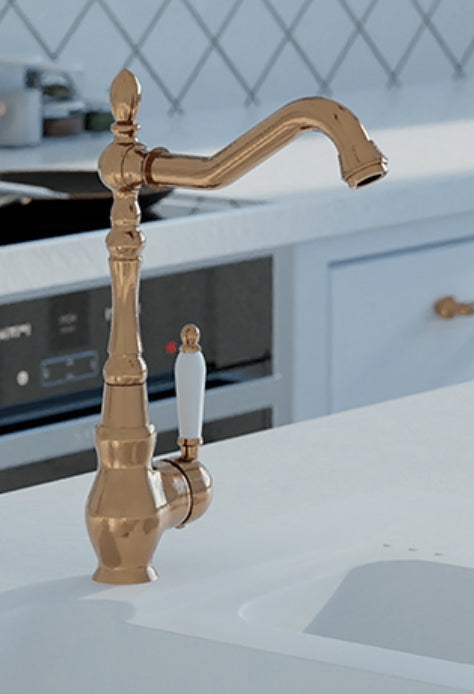Rubinetto cucina monocomando ramato con bocca a L girevole – aeratore e design elegante