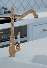 Rubinetto cucina monocomando ramato con bocca a L girevole – aeratore e design elegante