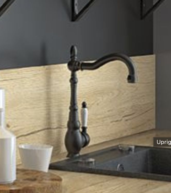 Rubinetto cucina monocomando nero con bocca a L girevole – aeratore e design elegante