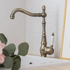 Rubinetto cucina monocomando bronzato con bocca a L girevole – aeratore e design elegante
