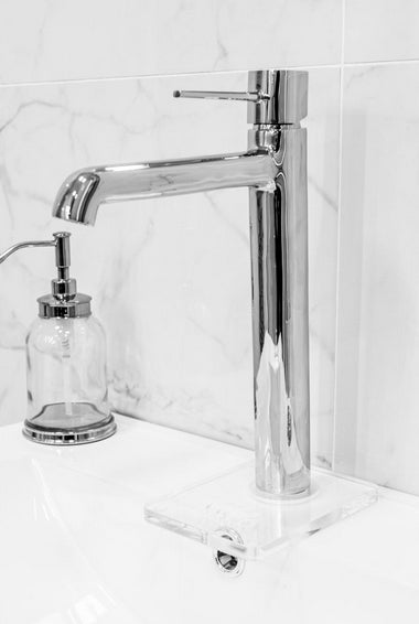 Miscelatore lavabo da appoggio – design elegante con leve sottili, aeratore regolabile e finitura cromata