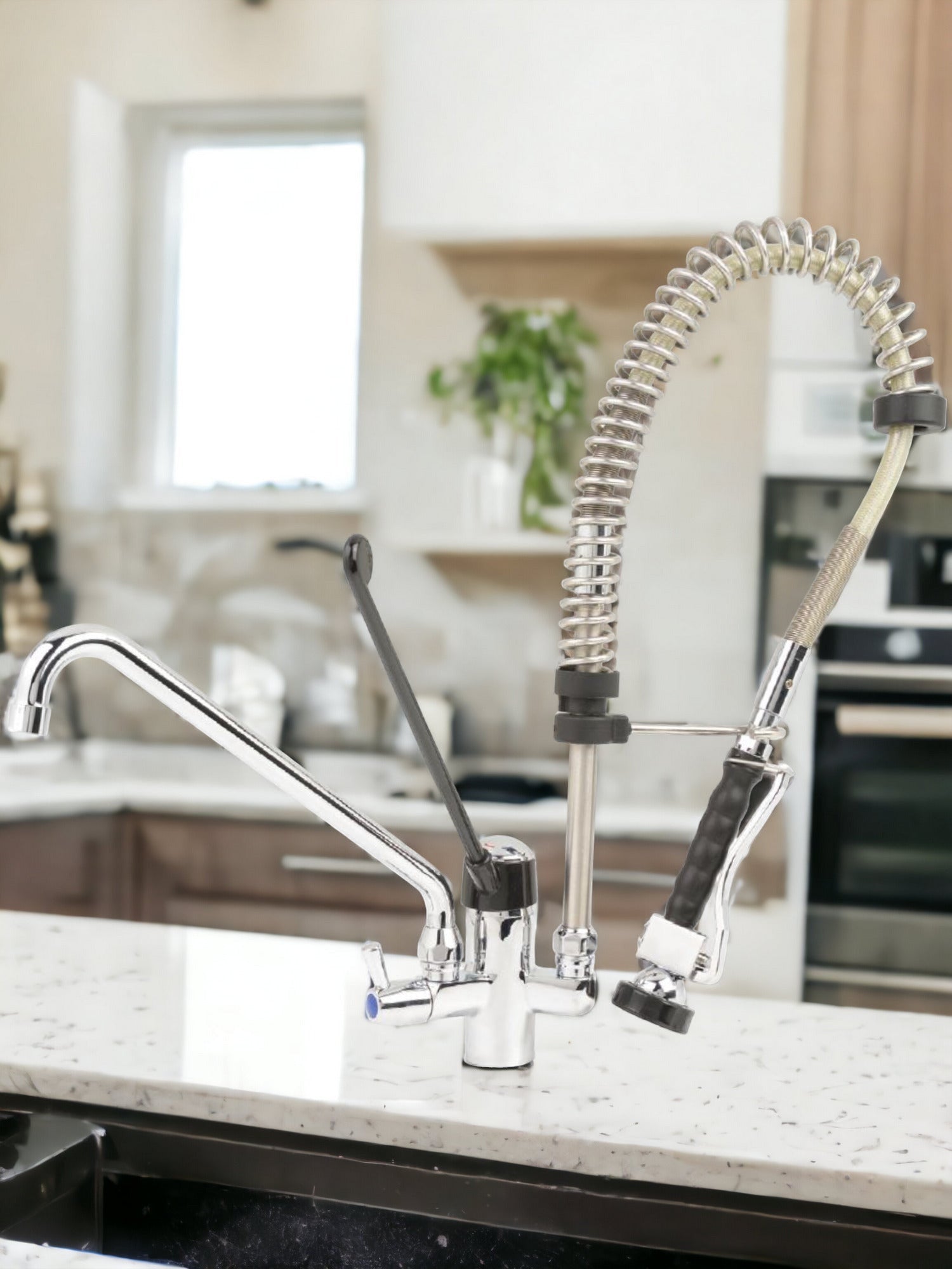 Miscelatore da cucina professionale Bagnoclic in acciaio cromato con doccetta estraibile e canna girevole, ideale per uso intensivo.