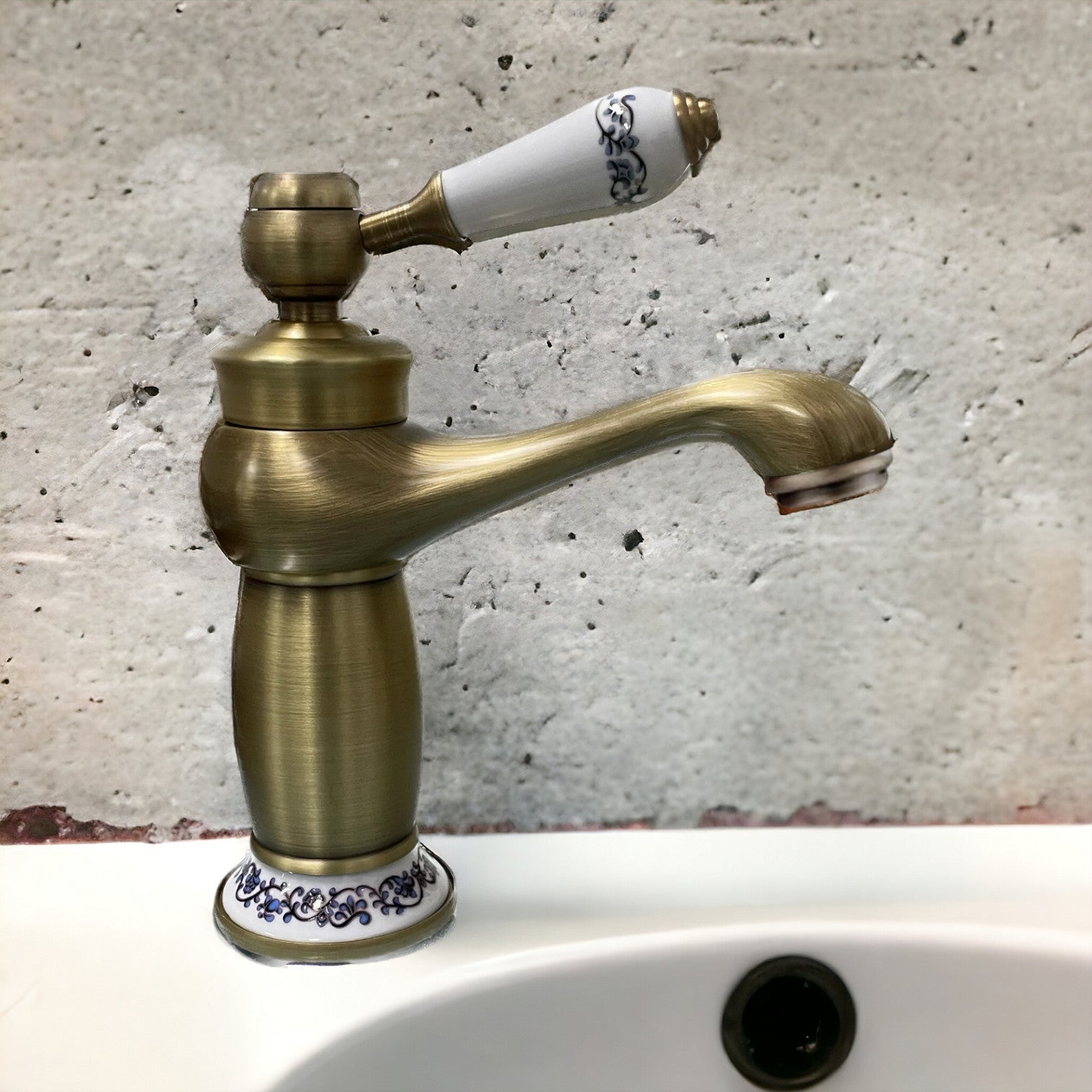 Rubinetto miscelatore per lavabo bagno vintage bronzato con dettagli in ceramica