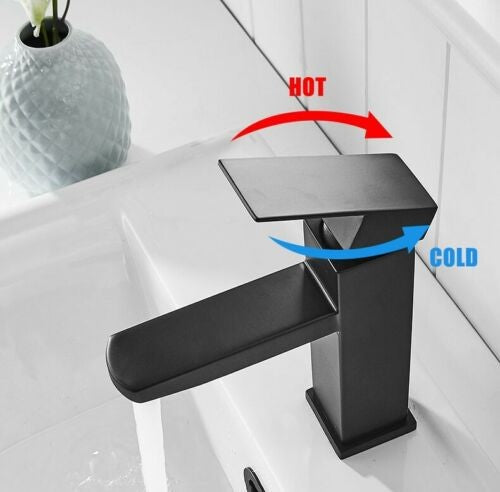 Set di rubinetti lavabo bidet e doccia in ottone nero opaco Lotus Set di rubinetti lavabo bidet e doccia in ottone nero opaco Lotus